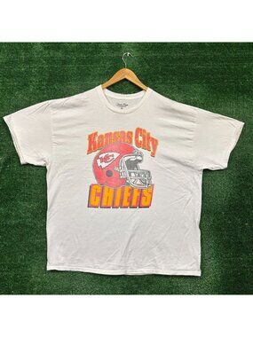 Kansas City Chiefs Helmet T-Shirt Size Extra Large